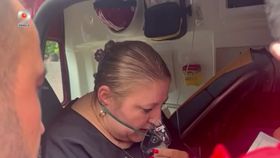 VIDEO Diana Șoșoacă susține că a fost agresată de jandarmi în timpul verificării sacilor de voturi: „Efectiv au dat în mine ca într-un sac de box”